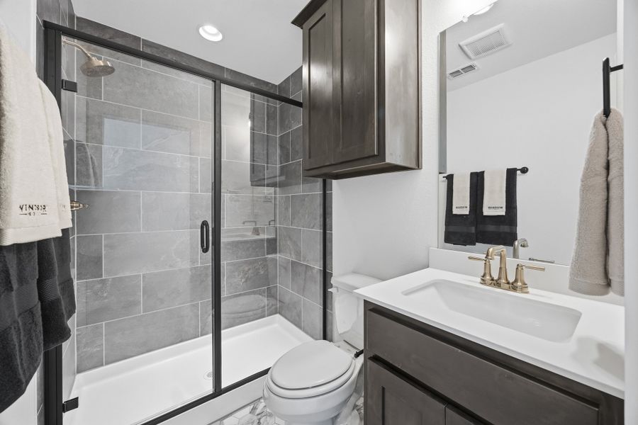 Representative furnished interior of a home built from the Victoria by Windsor Homes in Oak Ridge Park, Corinth (Image 47).