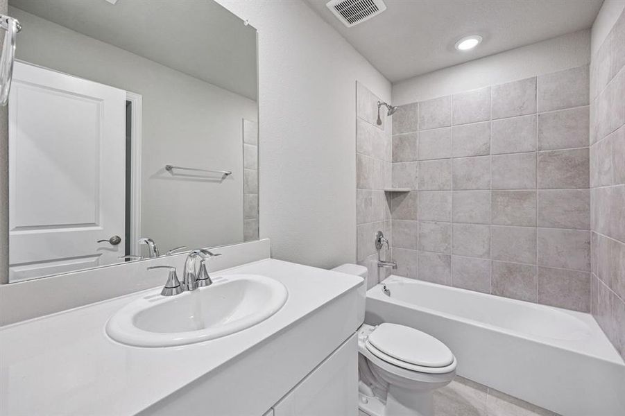 Furnished interior view inside a new home in Lakehaven - Signature Series, Farmersville (Image 14).