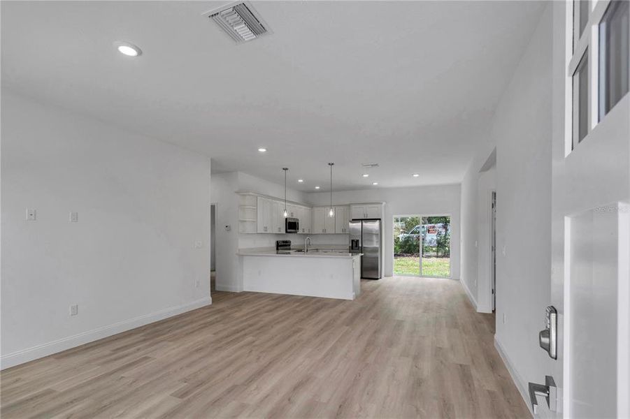 Spacious, unfurnished interior of a new home in , Ocala (Image 13).