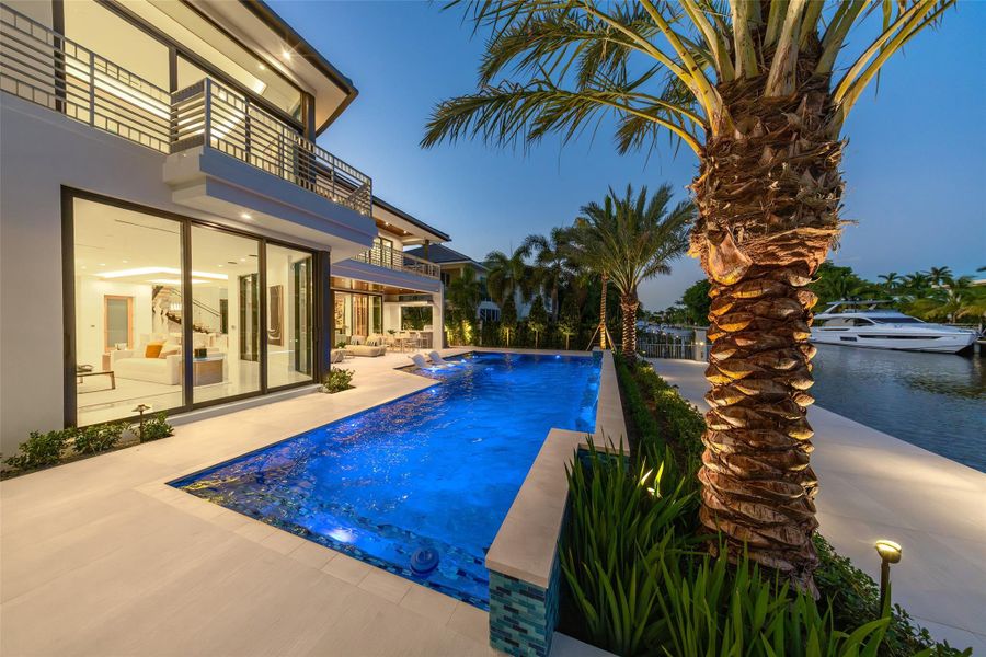 Exterior details and patio area of a home in , Fort Lauderdale (Image 37).