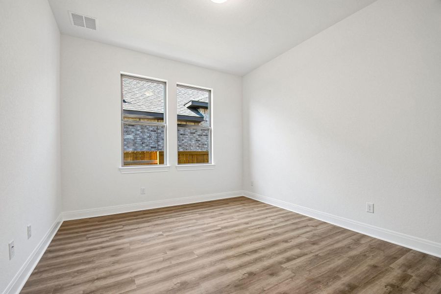 Spacious, unfurnished interior of a new home in 6 Creeks, Kyle (Image 19).