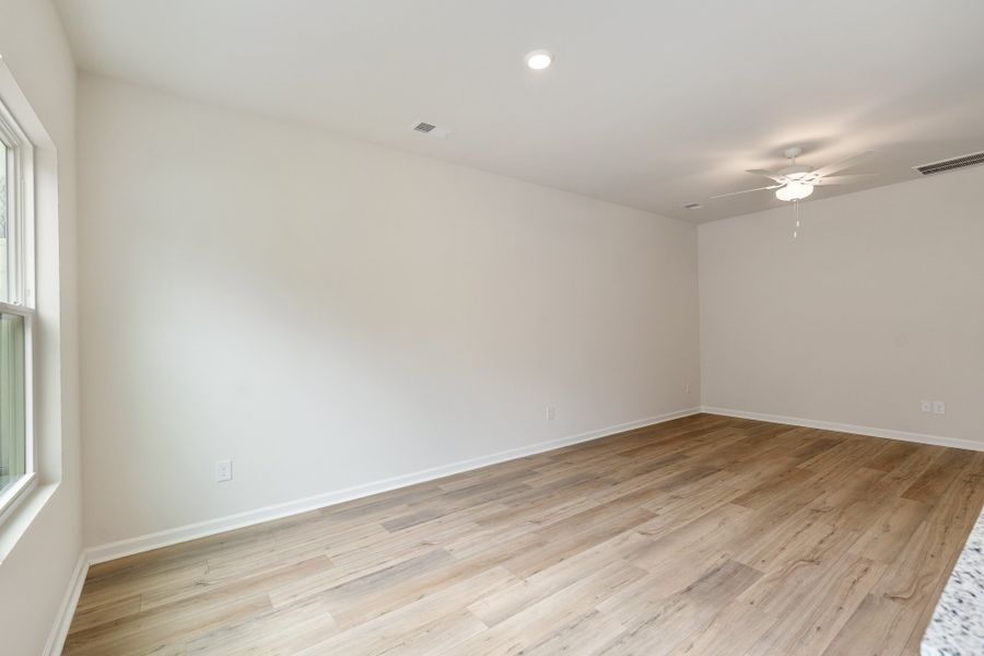Spacious, unfurnished interior of a new home in Edwards Station, Taylors (Image 18).