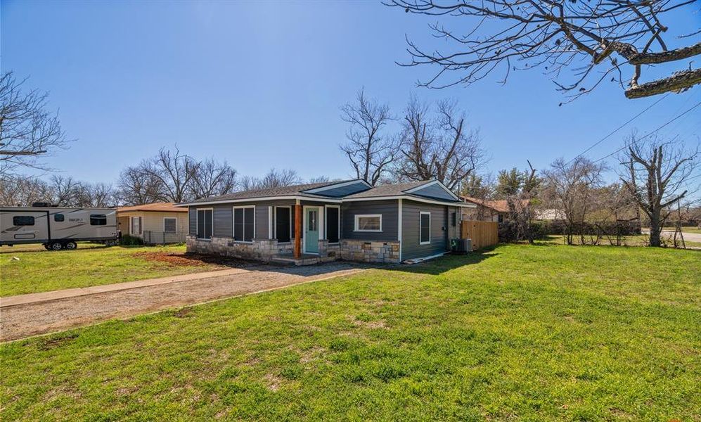 Exterior details and patio area of a home in , Brownwood (Image 17).