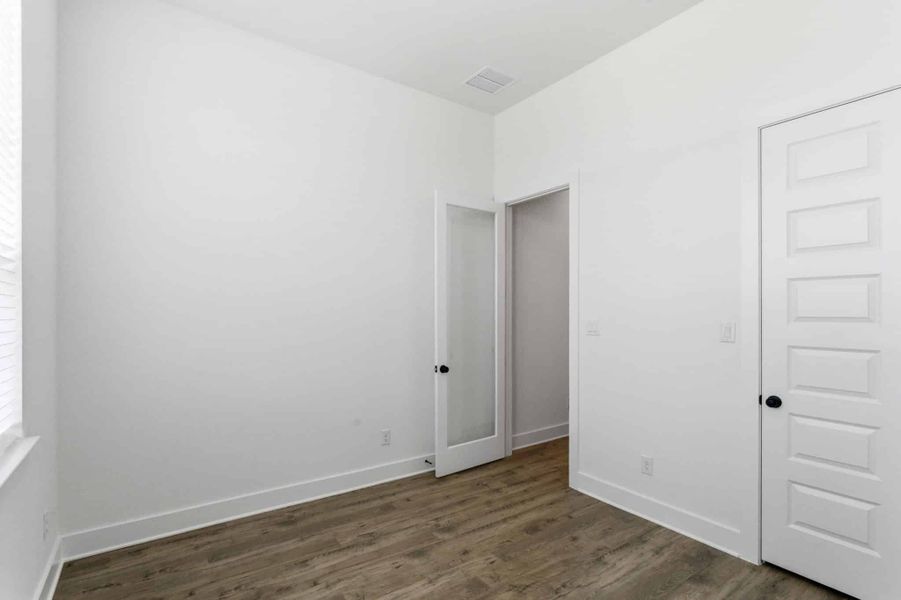 Spacious, unfurnished interior of a new home in Sienna Lakes, San Antonio (Image 25). Spacious, unfurnished interior of a new home in Sienna Lakes, San Antonio (Image 25).