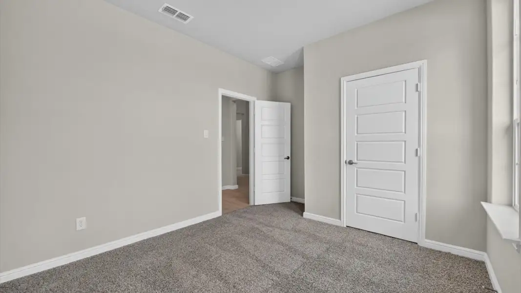 Spacious, unfurnished interior of a new home in Bluestem, Rhome (Image 17).
