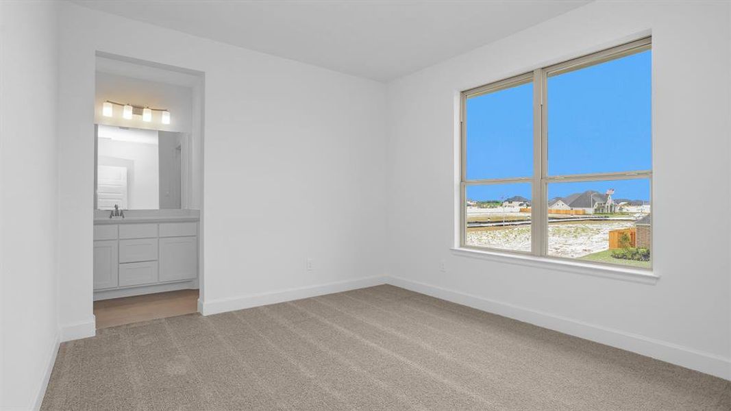 Spacious, unfurnished interior of a new home in Valencia 70', Manvel (Image 17).