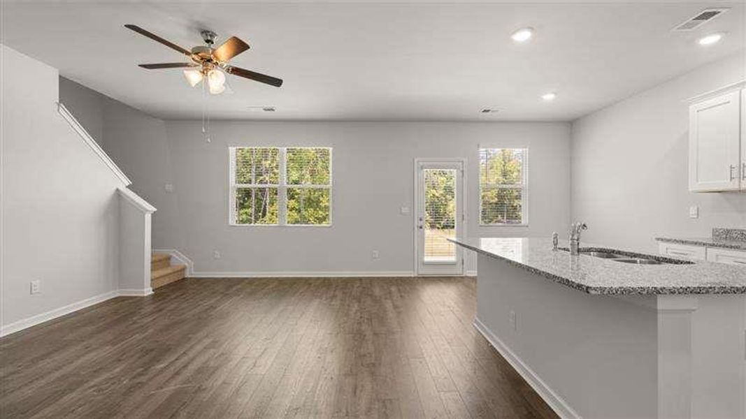 Spacious, unfurnished interior of a new home in Sherwood Manor, College Park (Image 14).