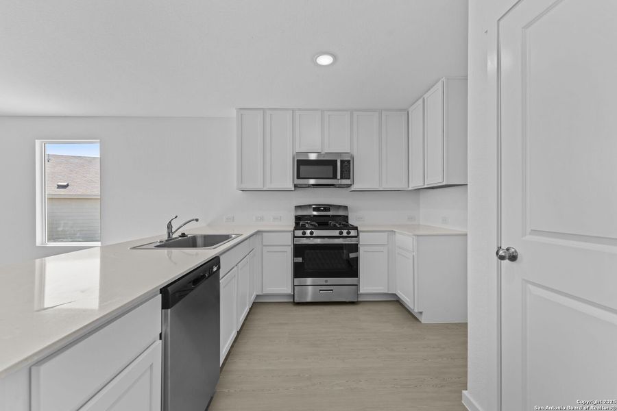 Furnished interior view inside a new home in Lodi Grove, Floresville (Image 8).