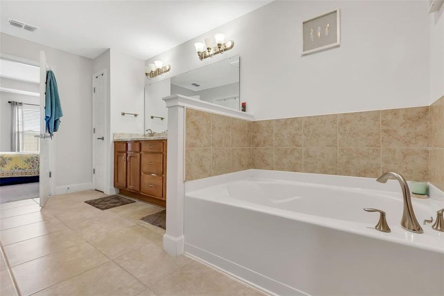 Furnished interior view inside a new home in Citrus Landing, Davenport (Image 28).