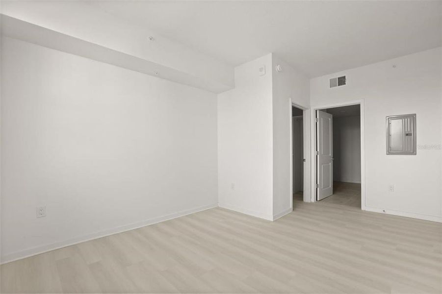 Spacious, unfurnished interior of a new home in , Orlando (Image 33).
