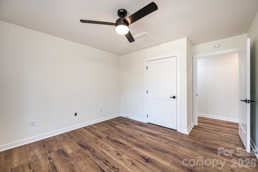 Spacious, unfurnished interior of a new home in , Lenoir (Image 33).