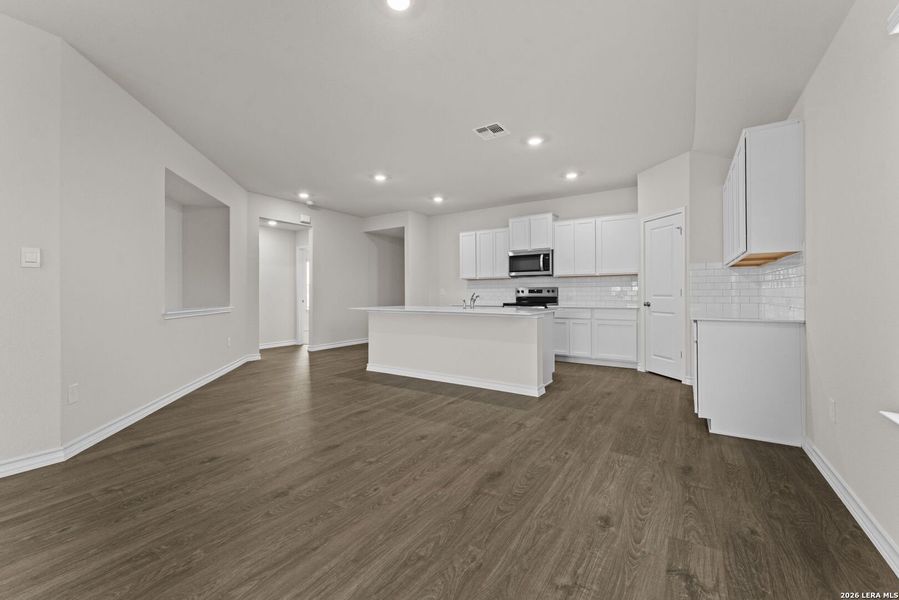 Spacious, unfurnished interior of a new home in High Garden, Comfort (Image 18).