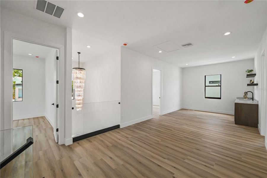 Spacious, unfurnished interior of a new home in , Tampa (Image 42).
