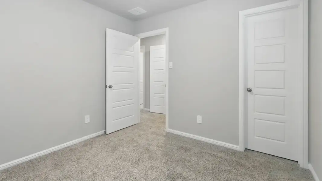 Spacious, unfurnished interior of a new home in Orchard Village, Fort Worth (Image 32).
