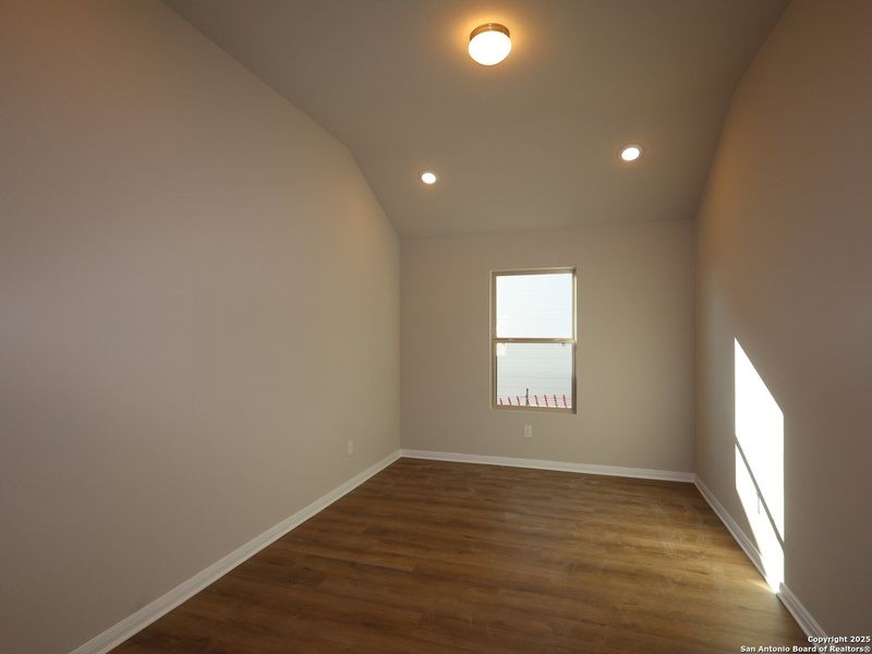 Spacious, unfurnished interior of a new home in Hunters Ranch, San Antonio (Image 22).