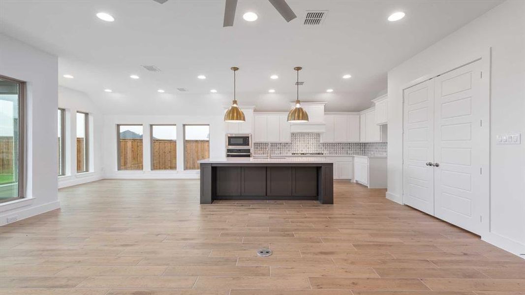 Spacious, unfurnished interior of a new home in Myrtle Creek 60', Waxahachie (Image 16).