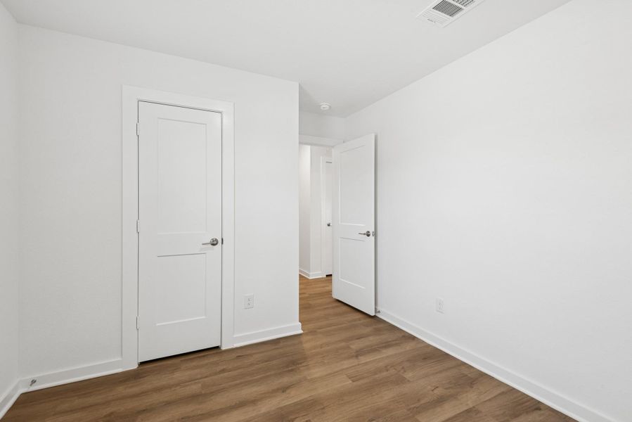 Spacious, unfurnished interior of a new home in Miller's Pond, Rosenberg (Image 23).