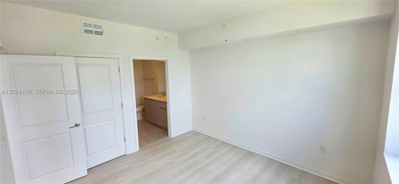 Spacious, unfurnished interior of a new home in , Orlando (Image 20).