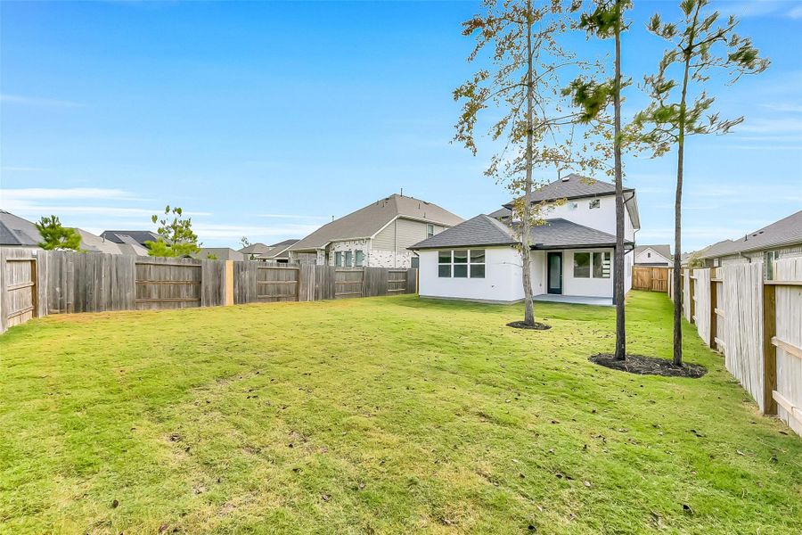 Exterior details and patio area of a home in Evergreen 40', Conroe (Image 2). Exterior details and patio area of a home in Evergreen 40', Conroe (Image 2).