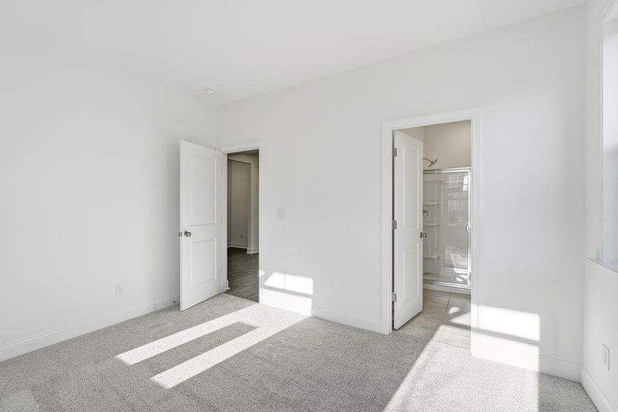 Spacious, unfurnished interior of a new home in Auburn Glen, Dacula (Image 30).