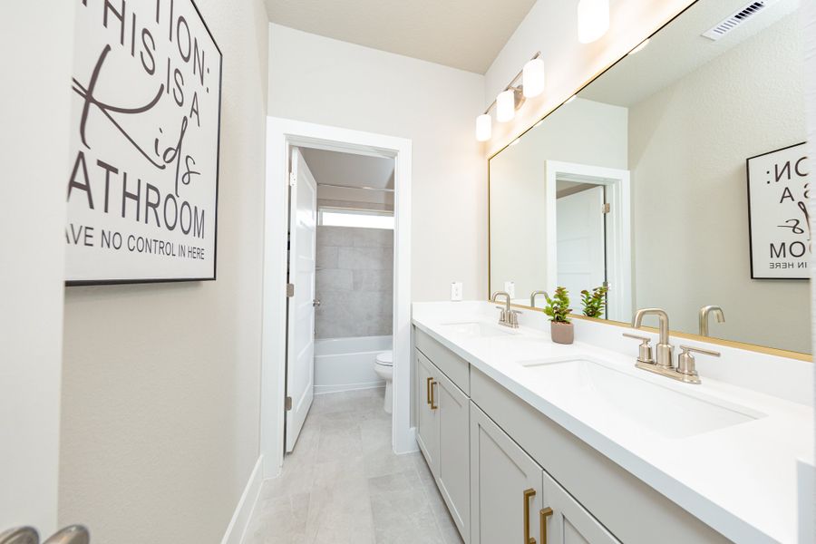 Representative furnished interior of a home built from the Somerset by Beazer Homes in Bridgeland: Premier Collection, Cypress (Image 10).