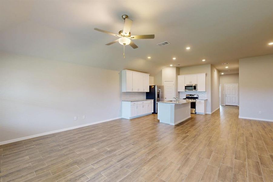 Spacious, unfurnished interior of a new home in Forest Park, Princeton (Image 32).