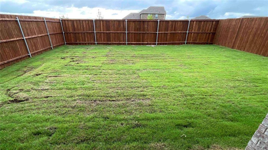 Exterior details and patio area of a home in Elevon, Lavon (Image 3).