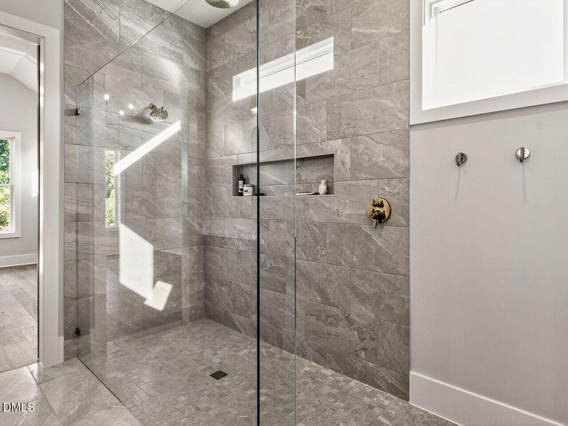 020-1280x960-bathroom