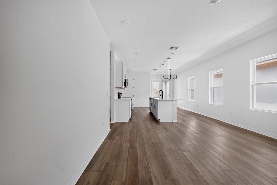 Spacious, unfurnished interior of a new home in Catamaran Cove, Rockledge (Image 11).