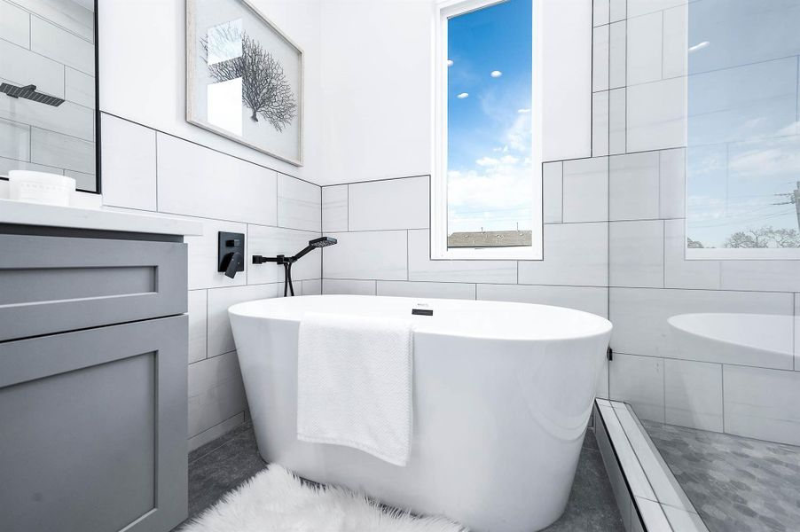 Primary En-Suite Bathroom Primary En-Suite Bathroom