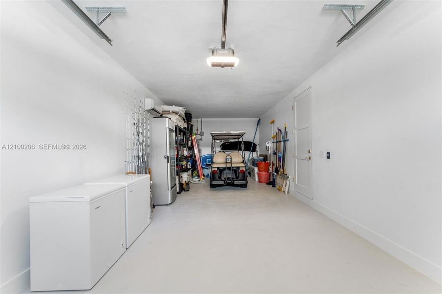 Furnished interior view inside a new home in , Tavernier (Image 50).