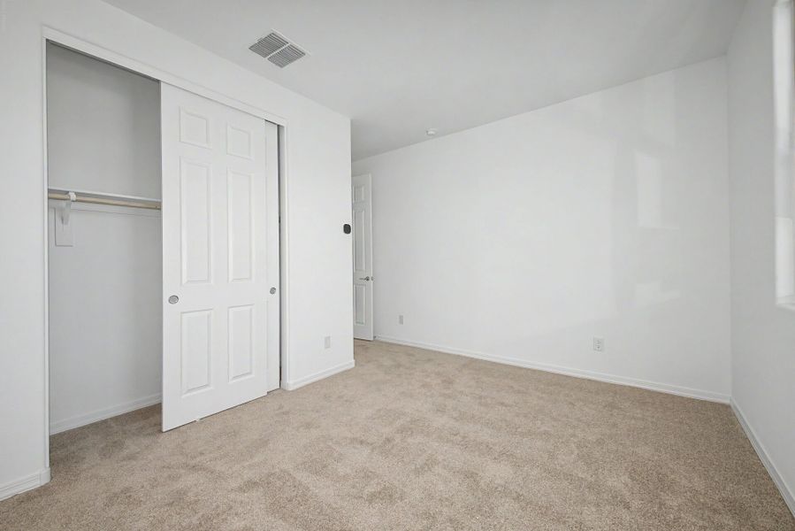Spacious, unfurnished interior of a new home in Las Ventanas, Goodyear (Image 14).