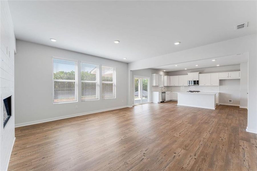 Spacious, unfurnished interior of a new home in Parkview Estates, South Fulton (Image 31).