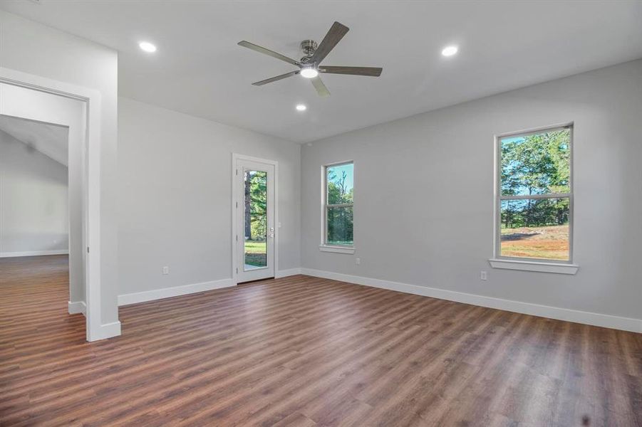 Spacious, unfurnished interior of a new home in , Lindale (Image 26).