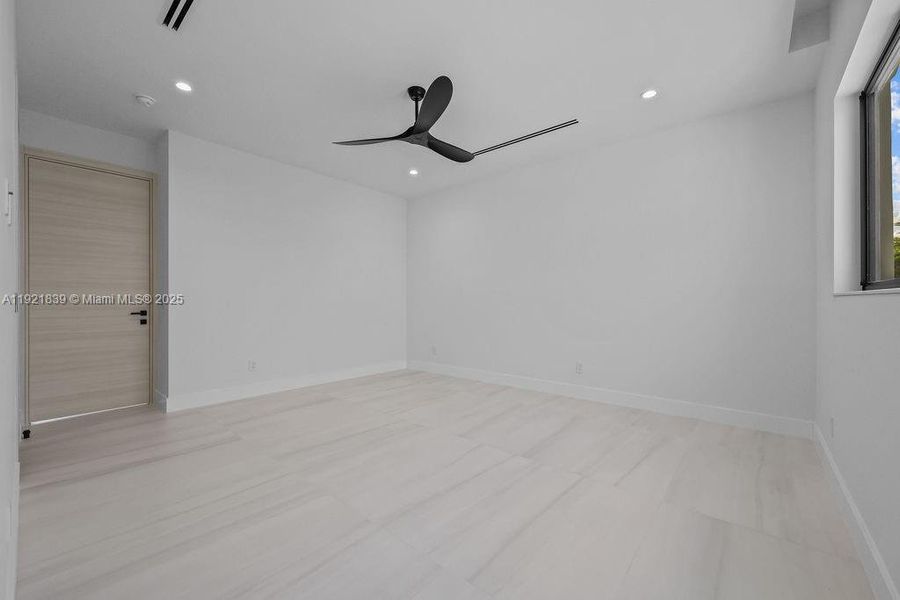 Spacious, unfurnished interior of a new home in , Fort Lauderdale (Image 67). Spacious, unfurnished interior of a new home in , Fort Lauderdale (Image 67).