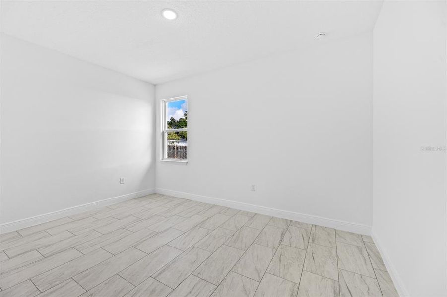 Spacious, unfurnished interior of a new home in , Citrus Springs (Image 26).