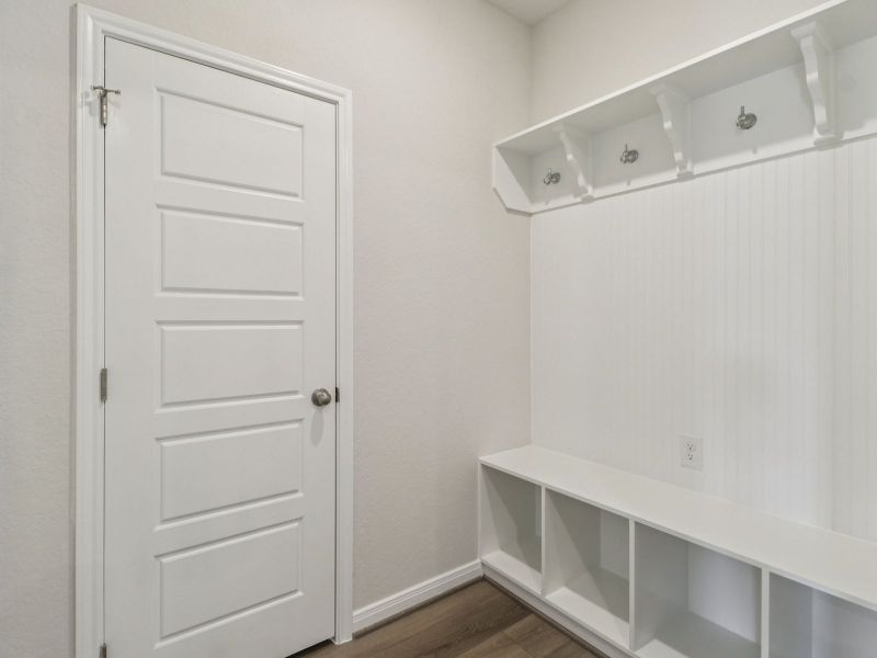 Spacious, unfurnished interior of a new home in Sagebrooke - Premier Series, San Antonio (Image 13).