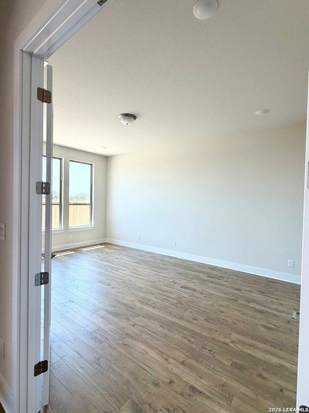 Spacious, unfurnished interior of a new home in Ladera - 60s, San Antonio (Image 11).
