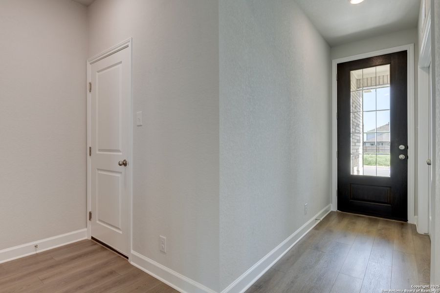 Spacious, unfurnished interior of a new home in Enclave at Hennersby Hollow 50's, San Antonio (Image 23). Spacious, unfurnished interior of a new home in Enclave at Hennersby Hollow 50's, San Antonio (Image 23).