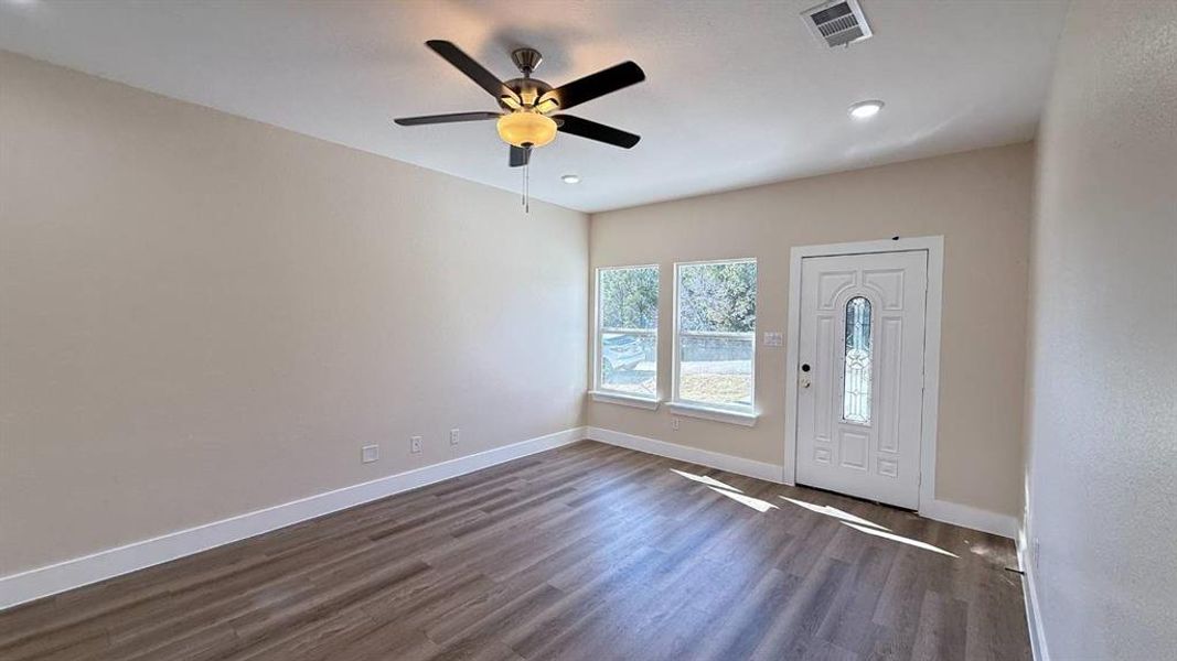 Entryway with dark wood-style flooring, ceiling fan, and recessed lighting