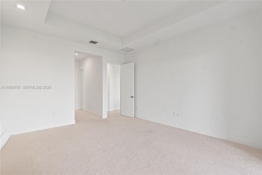 Spacious, unfurnished interior of a new home in , Boca Raton (Image 56).