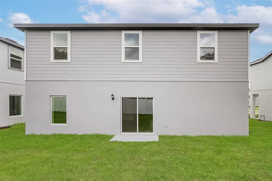 Exterior details and patio area of a home in Tula Parc, Astatula (Image 3).