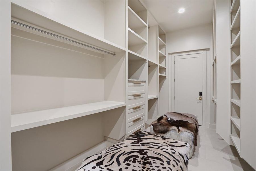 Furnished interior view inside a new home in , Fort Worth (Image 13). Furnished interior view inside a new home in , Fort Worth (Image 13).