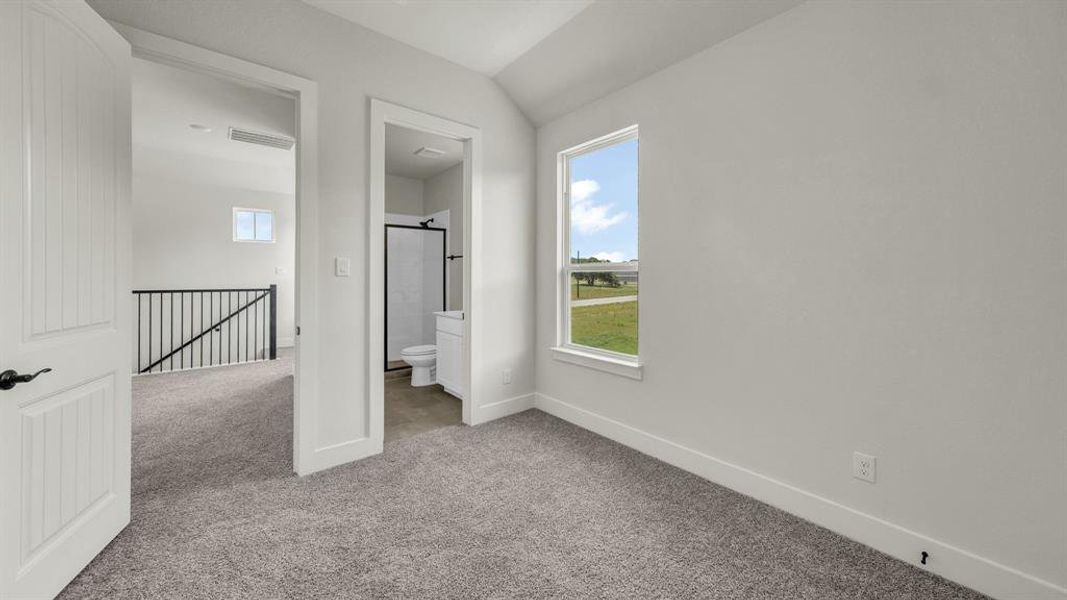 Spacious, unfurnished interior of a new home in Freeman Ranch, Weatherford (Image 31).