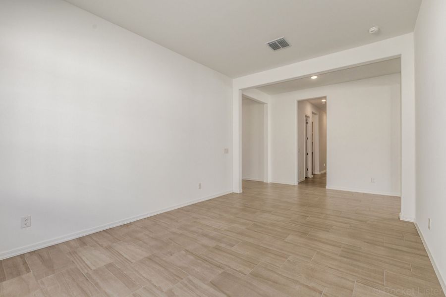 Spacious, unfurnished interior of a new home in Empire Pointe, Queen Creek (Image 10).