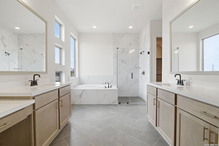 Furnished interior view inside a new home in Haby Hill 50s, San Antonio (Image 9).