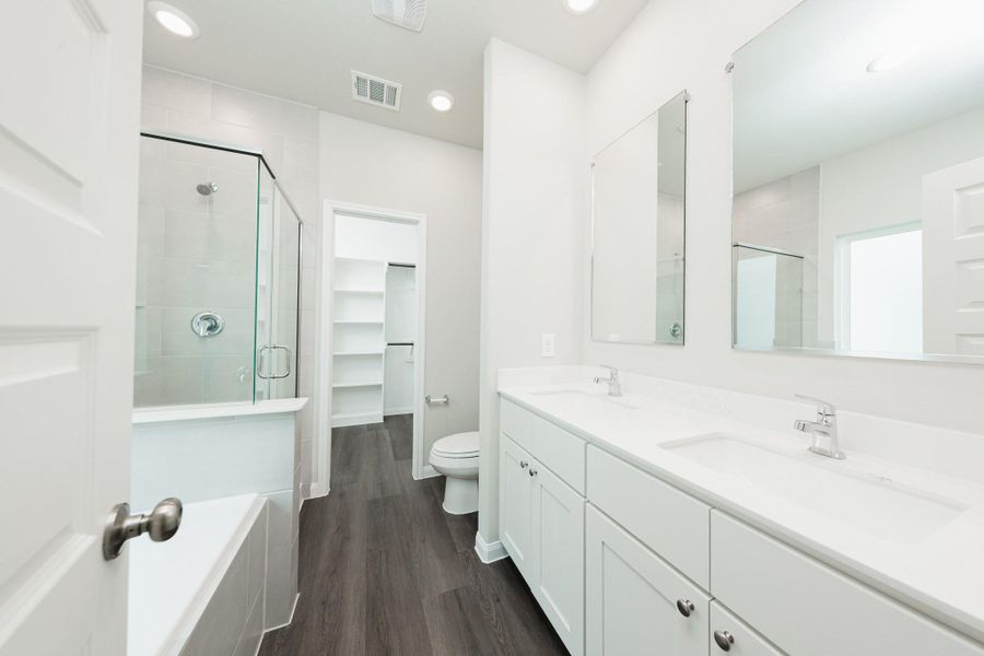 Furnished interior view inside a new home in River's Edge, Conroe (Image 6). Furnished interior view inside a new home in River's Edge, Conroe (Image 6).