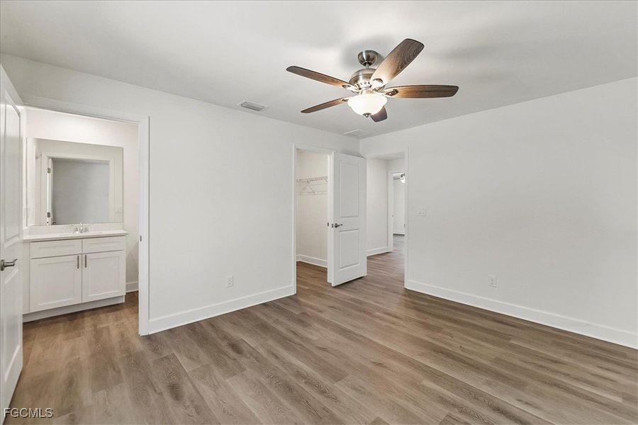 Spacious, unfurnished interior of a new home in Cape Coral, Cape Coral (Image 27).