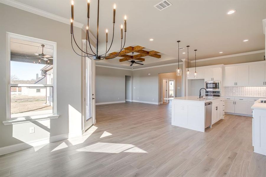 Spacious, unfurnished interior of a new home in , Weatherford (Image 19).