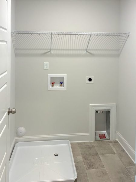 Spacious, unfurnished interior of a new home in Weybridge, Burlington (Image 32).